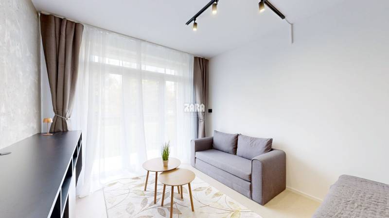 Kysucká - pekný 1 izbový byt 21 m2 +  loggia 3 m2 po komplet. rekonšt.