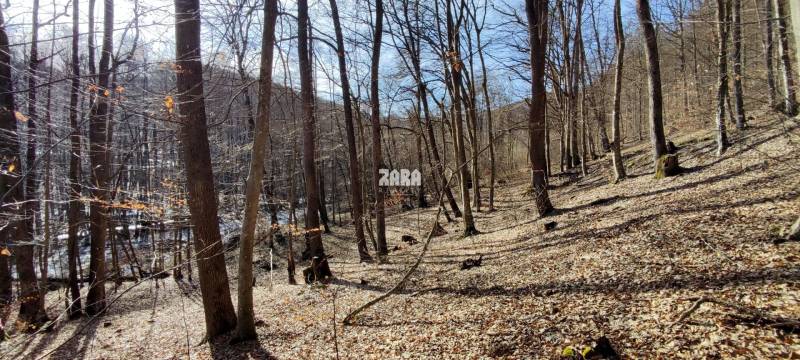 ŠUGOV-ŠUGOVSKÁ DOLINA, INVESTIČNÝ veľkorysý pozemok 3716 m2. 