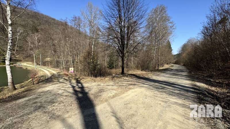 ŠUGOV-ŠUGOVSKÁ DOLINA, INVESTIČNÝ veľkorysý pozemok 3716 m2. 