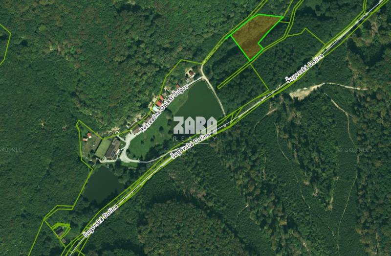 ŠUGOV-ŠUGOVSKÁ DOLINA, INVESTIČNÝ veľkorysý pozemok 3716 m2. 