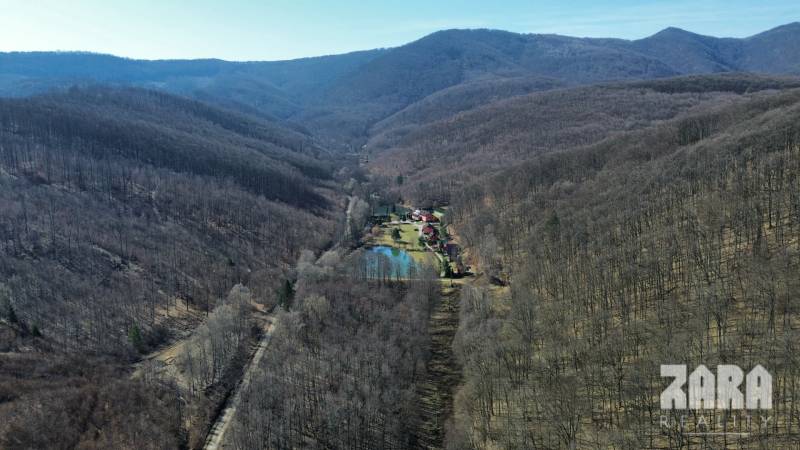 ŠUGOV-ŠUGOVSKÁ DOLINA, INVESTIČNÝ veľkorysý pozemok 3716 m2. 