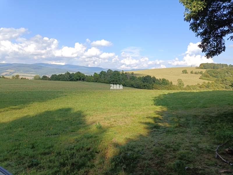 z lúk 100m nad pozemkom s krásnymi výhľadmi