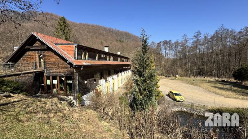 ŠUGOV-ŠUGOVSKÁ DOLINA, INVESTIČNÝ veľkorysý pozemok 3716 m2. 