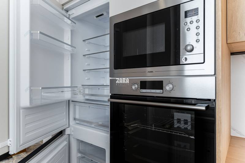 MIŠKOVECKÁ - JUH. Krásny 2 izbový byt, 51 m2 + loggia. ZARIADENÝ.