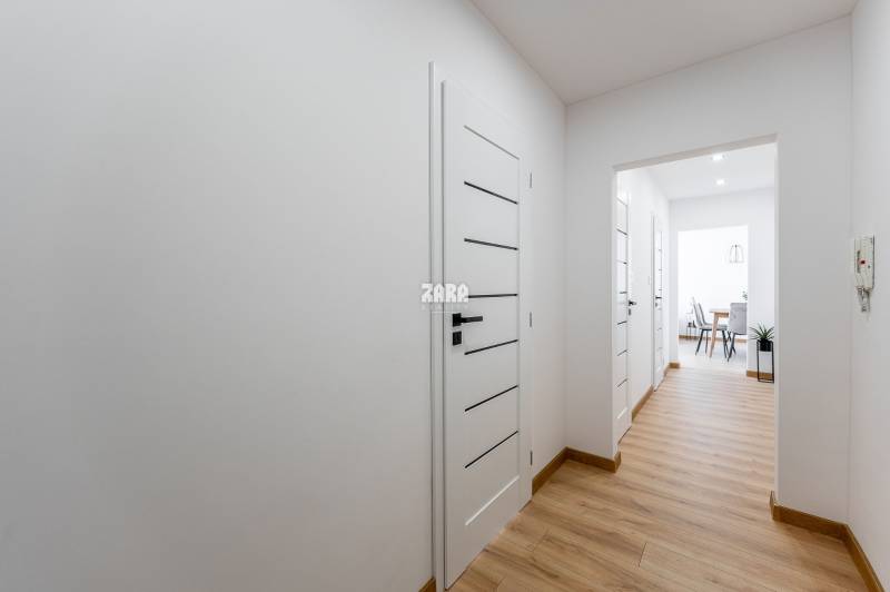 MIŠKOVECKÁ - JUH. Krásny 2 izbový byt, 51 m2 + loggia. ZARIADENÝ.