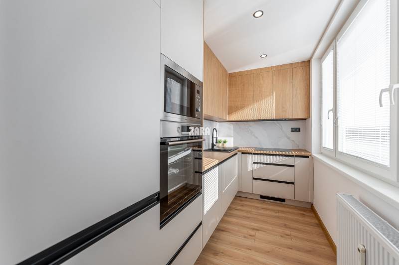 MIŠKOVECKÁ - JUH. Krásny 2 izbový byt, 51 m2 + loggia. ZARIADENÝ.