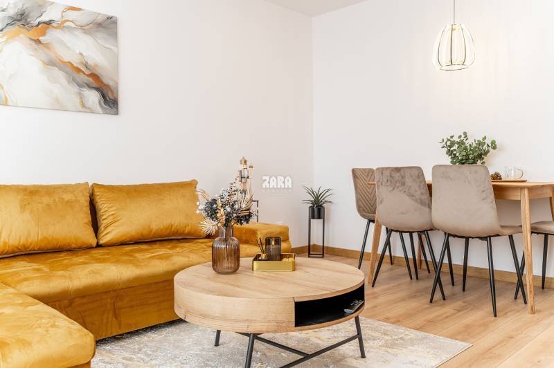 MIŠKOVECKÁ - JUH. Krásny 2 izbový byt, 51 m2 + loggia. ZARIADENÝ.