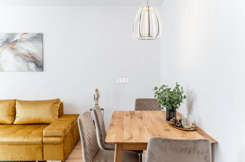 MIŠKOVECKÁ - JUH. Krásny 2 izbový byt, 51 m2 + loggia. ZARIADENÝ.