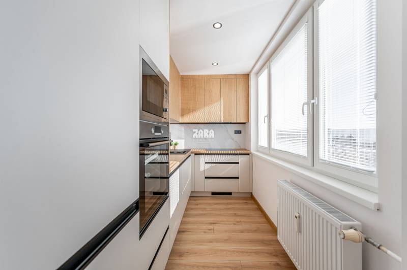 MIŠKOVECKÁ - JUH. Krásny 2 izbový byt, 51 m2 + loggia. ZARIADENÝ.