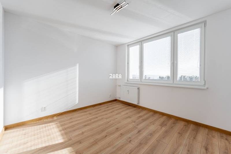 MIŠKOVECKÁ - JUH. Krásny 2 izbový byt, 51 m2 + loggia. ZARIADENÝ.