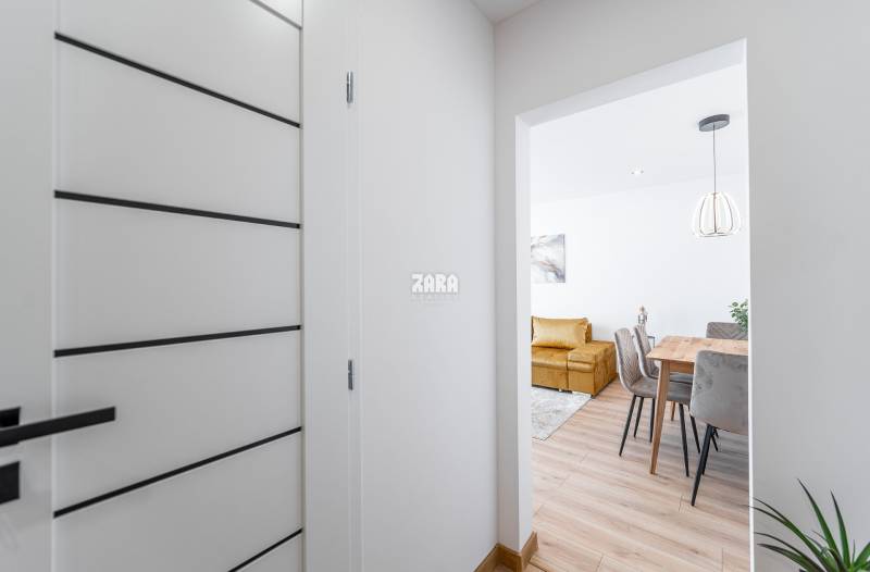 MIŠKOVECKÁ - JUH. Krásny 2 izbový byt, 51 m2 + loggia. ZARIADENÝ.