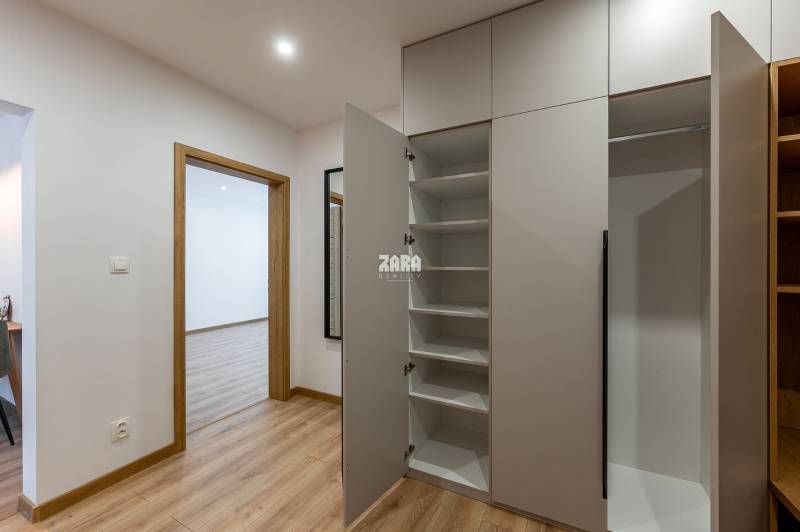 Západ - Trieda SNP - krásny 2 izb, byt 54 m2 + LOGGIA. Komp. rekonštr.