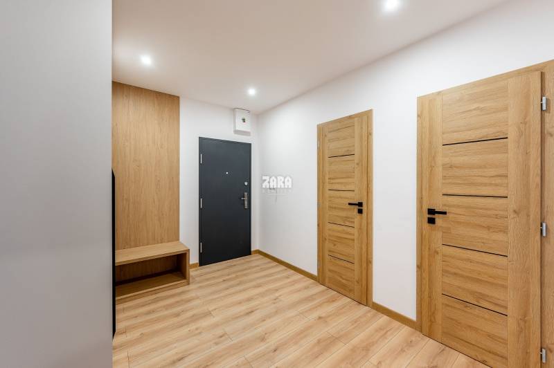 Západ - Trieda SNP - krásny 2 izb, byt 54 m2 + LOGGIA. Komp. rekonštr.