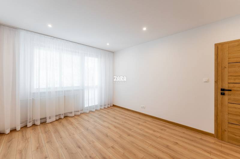 Západ - Trieda SNP - krásny 2 izb, byt 54 m2 + LOGGIA. Komp. rekonštr.