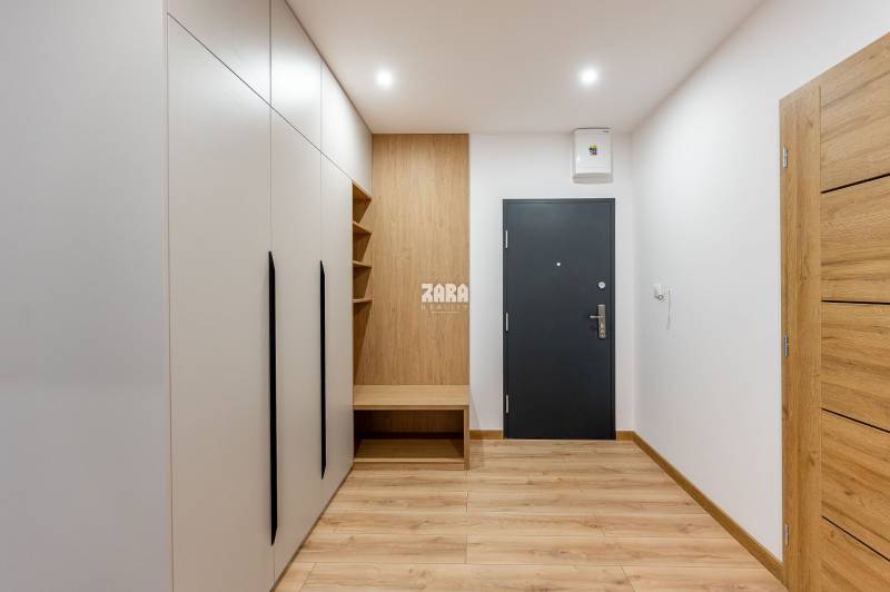 Západ - Trieda SNP - krásny 2 izb, byt 54 m2 + LOGGIA. Komp. rekonštr.