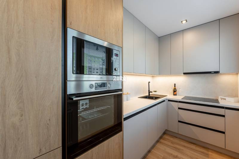 Západ - Trieda SNP - krásny 2 izb, byt 54 m2 + LOGGIA. Komp. rekonštr.