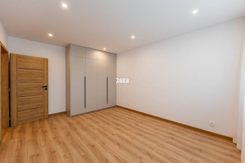 Západ - Trieda SNP - krásny 2 izb, byt 54 m2 + LOGGIA. Komp. rekonštr.