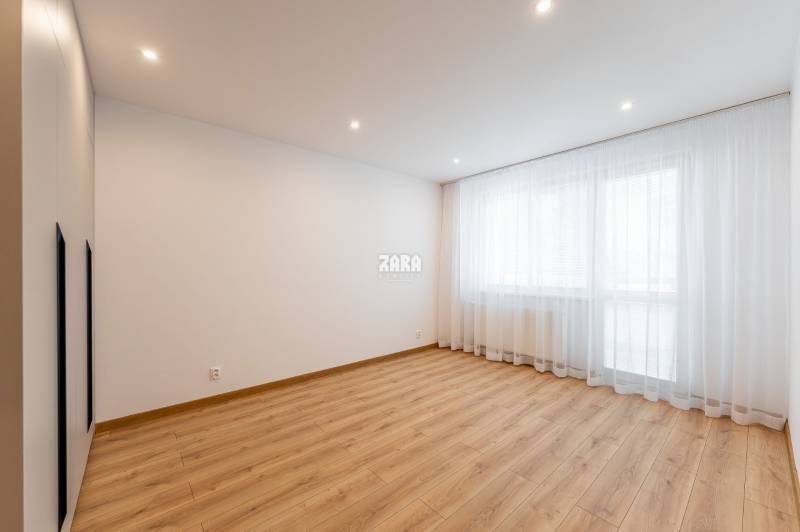 Západ - Trieda SNP - krásny 2 izb, byt 54 m2 + LOGGIA. Komp. rekonštr.