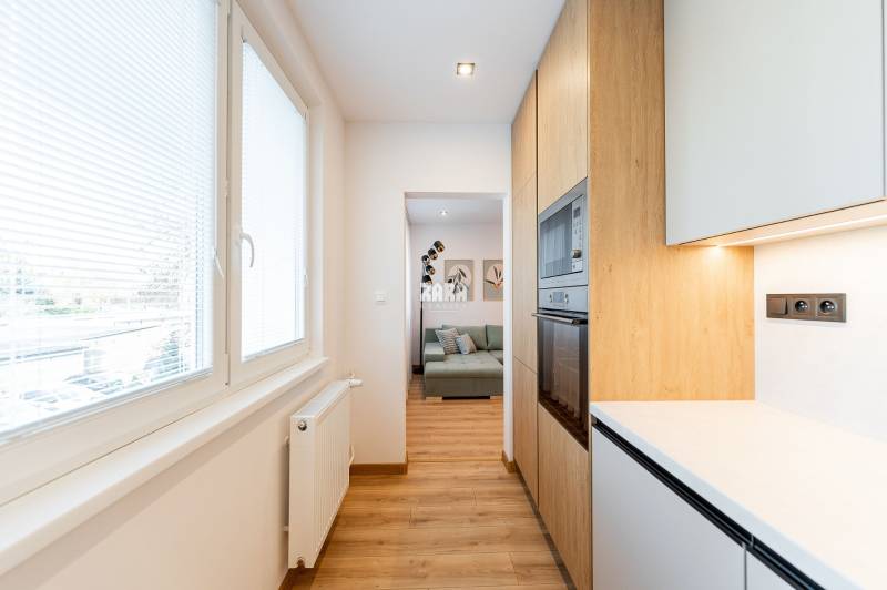 Západ - Trieda SNP - krásny 2 izb, byt 54 m2 + LOGGIA. Komp. rekonštr.