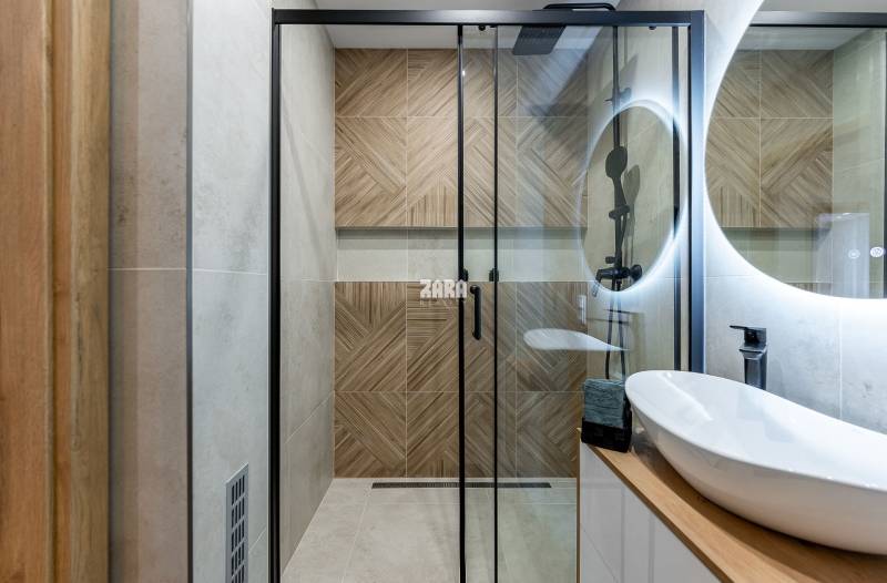 Západ - Trieda SNP - krásny 2 izb, byt 54 m2 + LOGGIA. Komp. rekonštr.