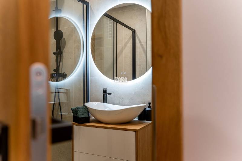 Západ - Trieda SNP - krásny 2 izb, byt 54 m2 + LOGGIA. Komp. rekonštr.