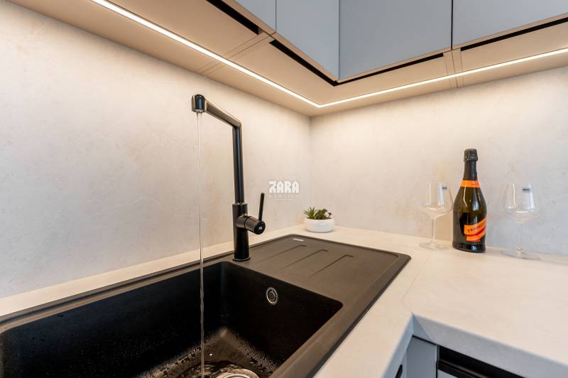 Západ - Trieda SNP - krásny 2 izb, byt 54 m2 + LOGGIA. Komp. rekonštr.