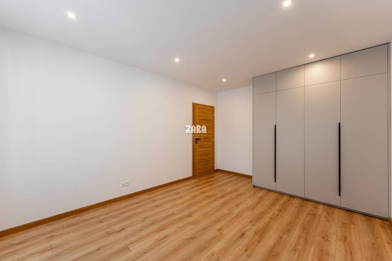 Západ - Trieda SNP - krásny 2 izb, byt 54 m2 + LOGGIA. Komp. rekonštr.