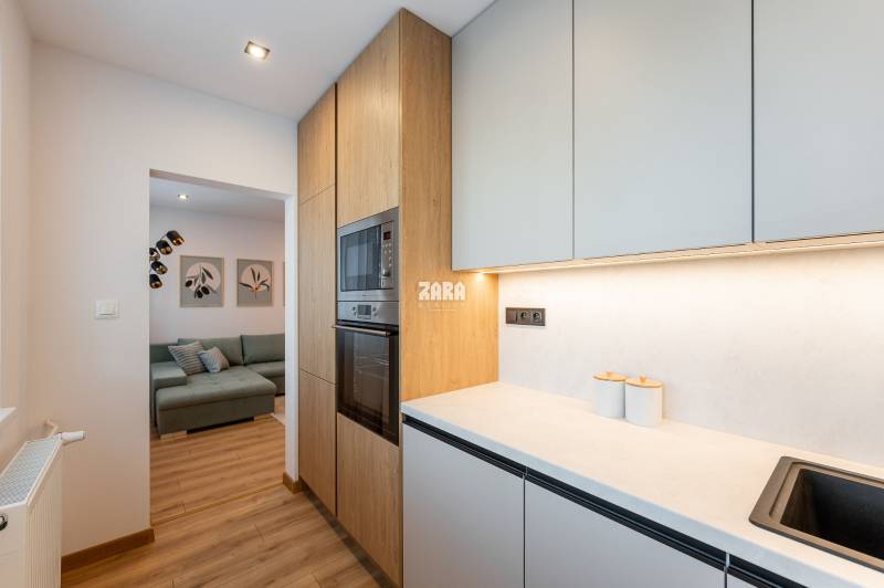 Západ - Trieda SNP - krásny 2 izb, byt 54 m2 + LOGGIA. Komp. rekonštr.