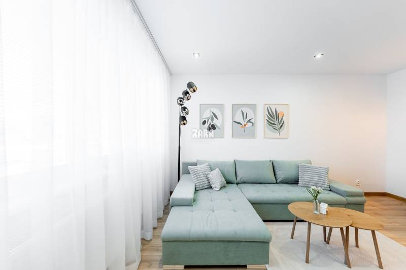 Západ - Trieda SNP - krásny 2 izb, byt 54 m2 + LOGGIA. Komp. rekonštr.