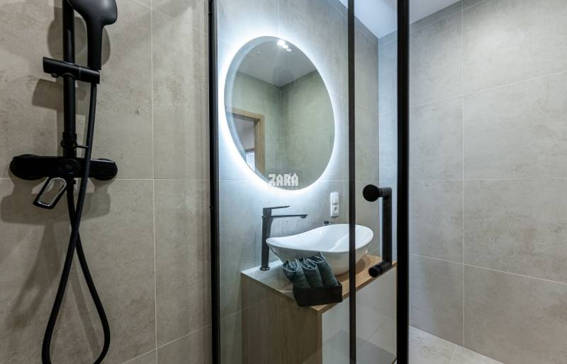 Západ - Trieda SNP - krásny 2 izb, byt 54 m2 + LOGGIA. Komp. rekonštr.