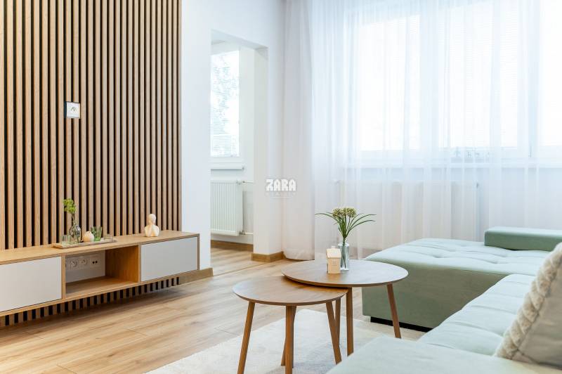 Západ - Trieda SNP - krásny 2 izb, byt 54 m2 + LOGGIA. Komp. rekonštr.