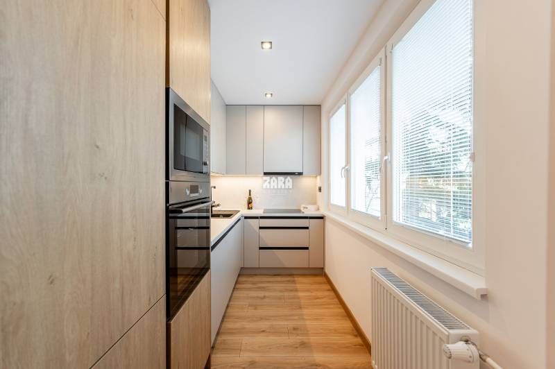 Západ - Trieda SNP - krásny 2 izb, byt 54 m2 + LOGGIA. Komp. rekonštr.