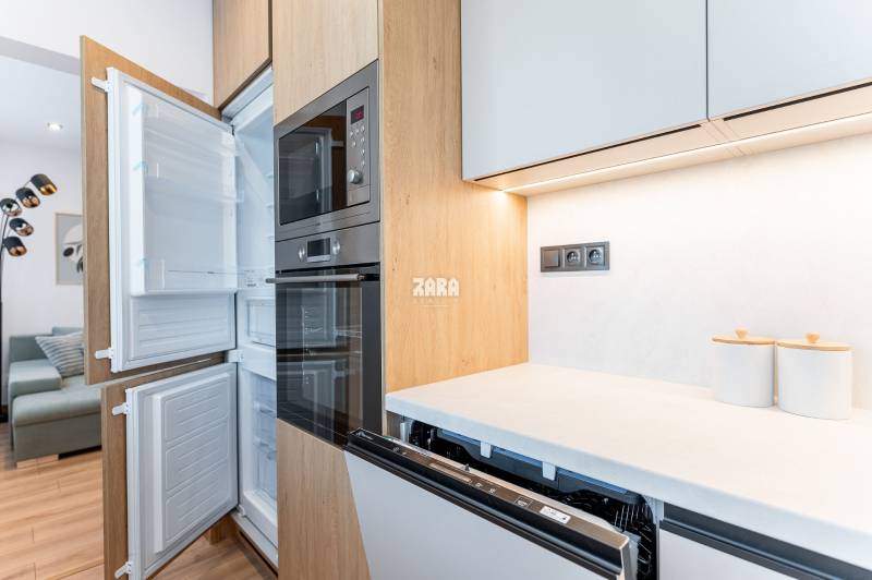 Západ - Trieda SNP - krásny 2 izb, byt 54 m2 + LOGGIA. Komp. rekonštr.