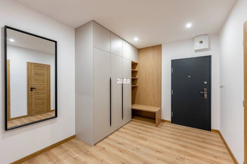 Západ - Trieda SNP - krásny 2 izb, byt 54 m2 + LOGGIA. Komp. rekonštr.