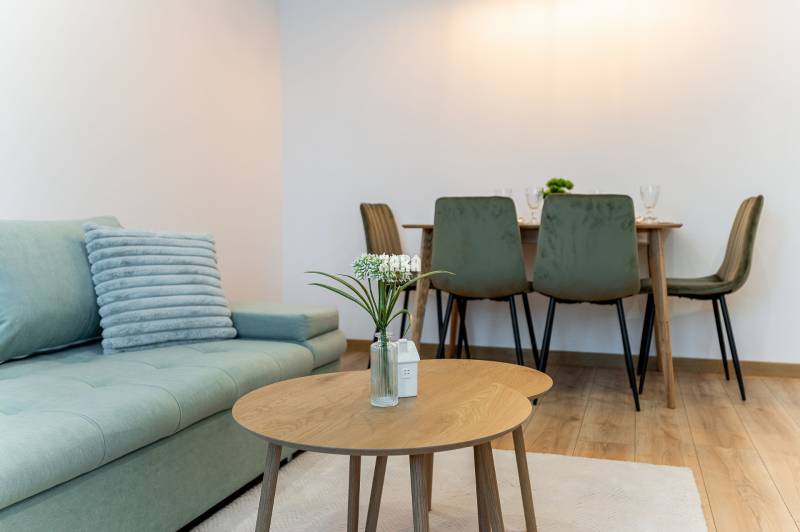 Západ - Trieda SNP - krásny 2 izb, byt 54 m2 + LOGGIA. Komp. rekonštr.