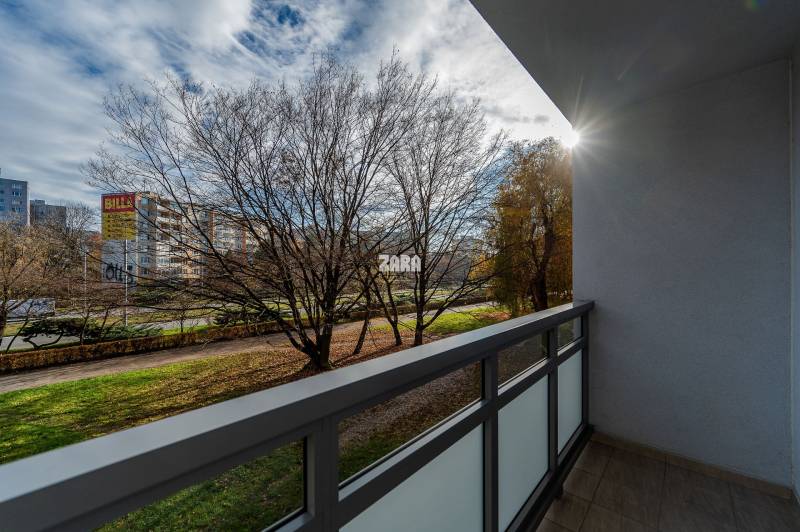 Západ - Trieda SNP - krásny 2 izb, byt 54 m2 + LOGGIA. Komp. rekonštr.