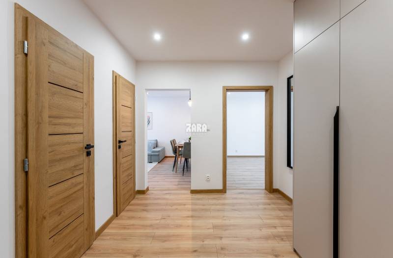 Západ - Trieda SNP - krásny 2 izb, byt 54 m2 + LOGGIA. Komp. rekonštr.