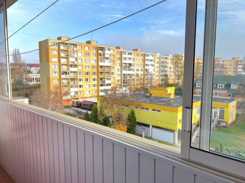 FURČA - KROSNIANSKA - 3 izbový byt pražský typ, 70 m2 + loggia