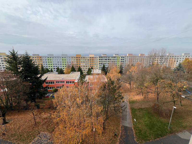 FURČA - KROSNIANSKA - 3 izbový byt pražský typ, 70 m2 + loggia