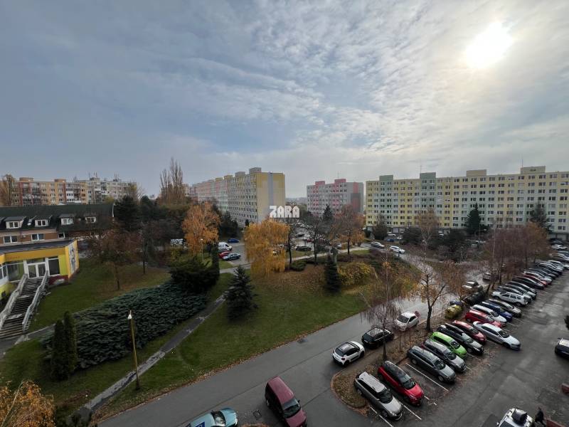 FURČA - KROSNIANSKA - 3 izbový byt pražský typ, 70 m2 + loggia