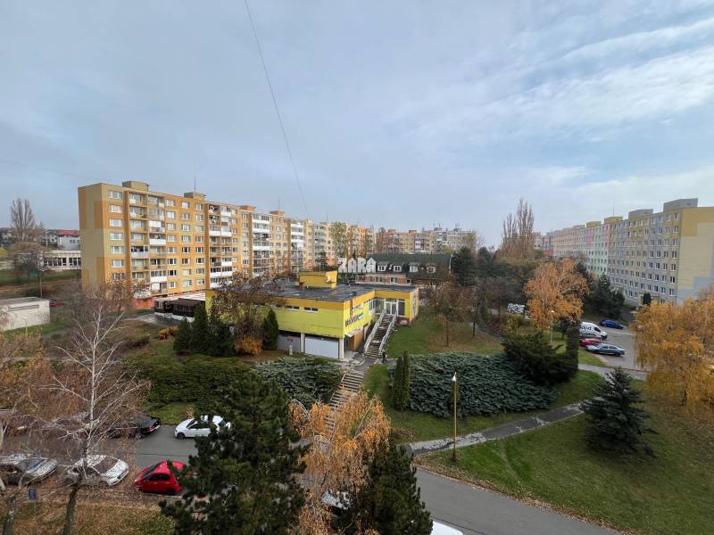 FURČA - KROSNIANSKA - 3 izbový byt pražský typ, 70 m2 + loggia