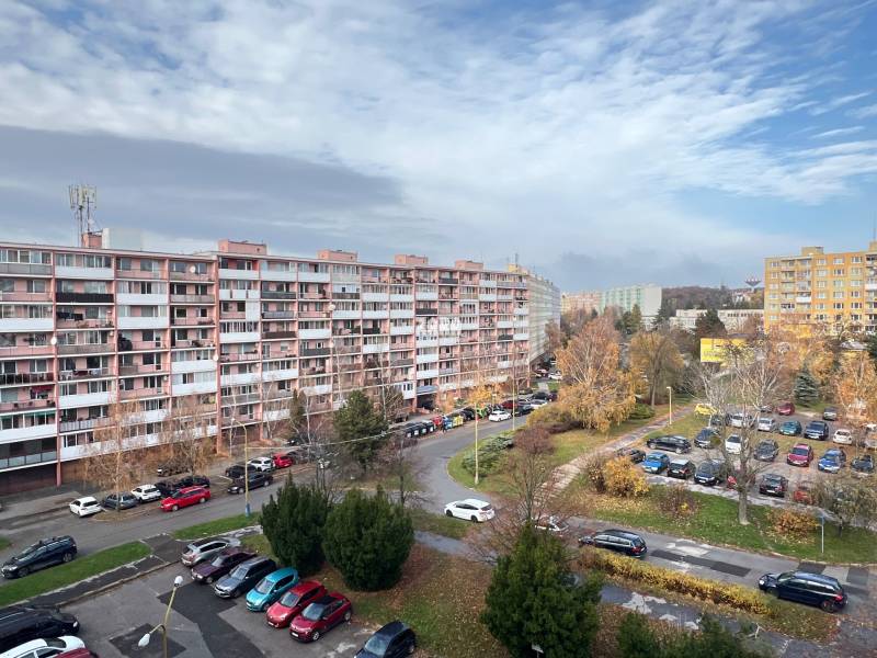 FURČA - KROSNIANSKA - 3 izbový byt pražský typ, 70 m2 + loggia