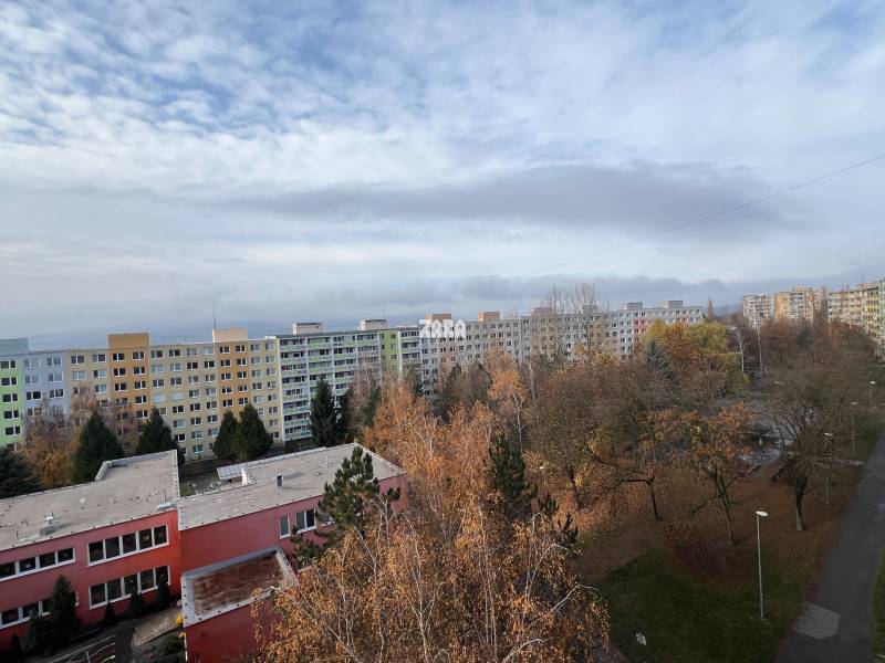 FURČA - KROSNIANSKA - 3 izbový byt pražský typ, 70 m2 + loggia