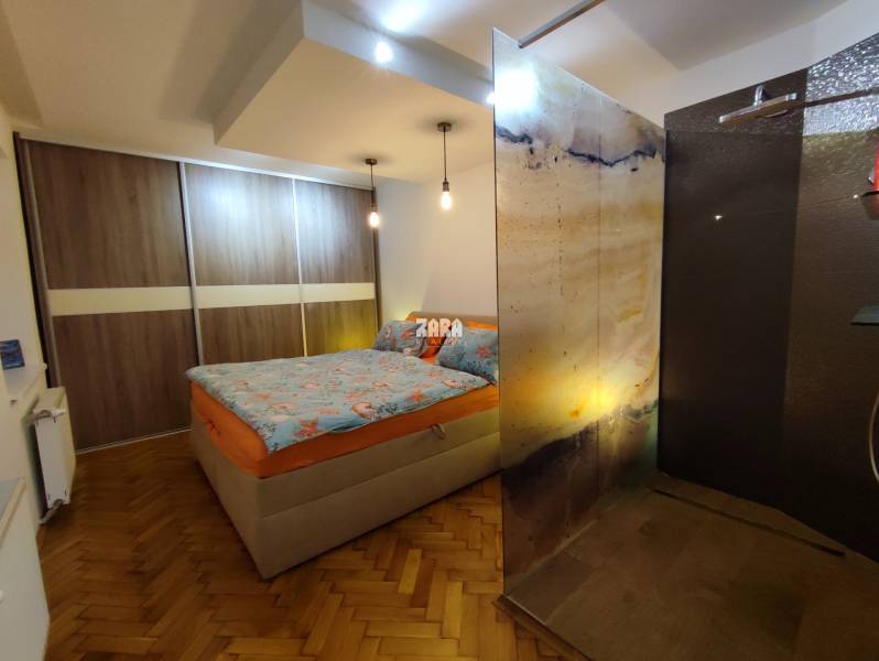 Staré Mesto-ul. Hlavná, 2 izb. tehlový pavlačový byt, 61 m2.ZARIADENÝ