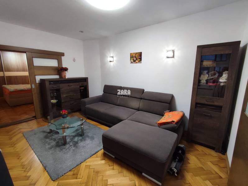 Staré Mesto-ul. Hlavná, 2 izb. tehlový pavlačový byt, 61 m2.ZARIADENÝ