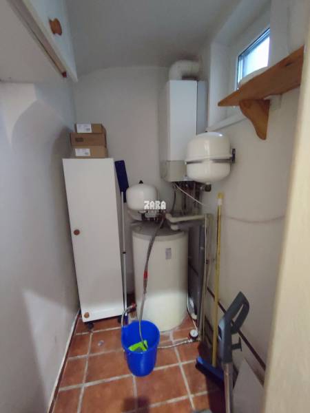 Staré Mesto-ul. Hlavná, 2 izb. tehlový pavlačový byt, 61 m2.ZARIADENÝ