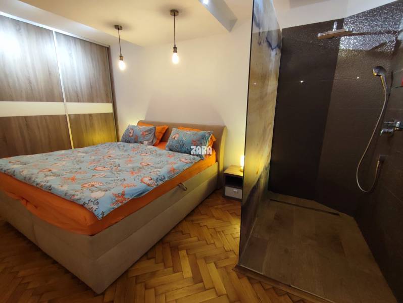 Staré Mesto-ul. Hlavná, 2 izb. tehlový pavlačový byt, 61 m2.ZARIADENÝ