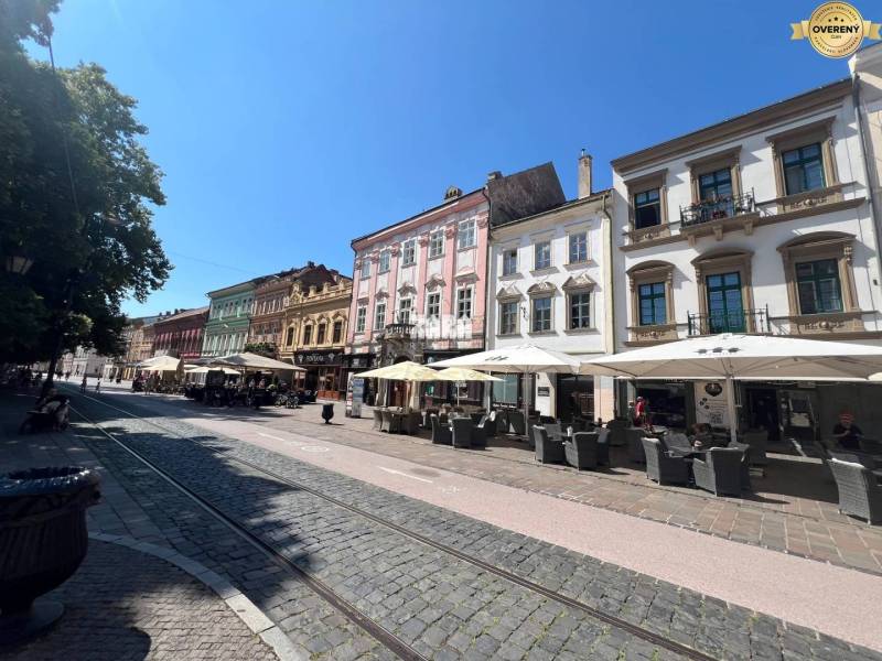 Staré Mesto-ul. Hlavná, 2 izb. tehlový pavlačový byt, 61 m2.ZARIADENÝ