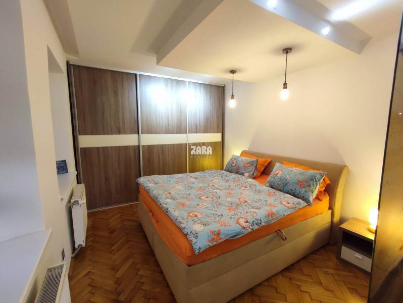 Staré Mesto-ul. Hlavná, 2 izb. tehlový pavlačový byt, 61 m2.ZARIADENÝ