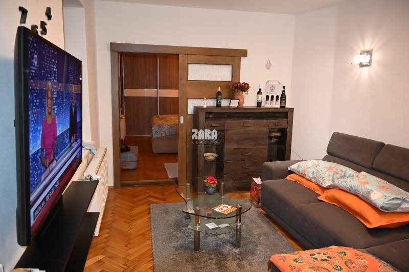 Staré Mesto-ul. Hlavná, 2 izb. tehlový pavlačový byt, 61 m2.ZARIADENÝ